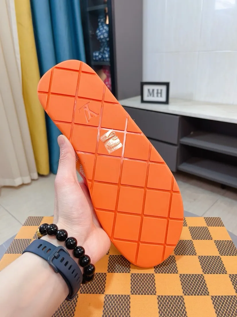 Men's shoes 💰380🌹🌹 (lv-Louis Vuitton) New men's slippers, high-end boutique, exquisite embossed logo decoration on the upper, fine workmanship, super soft soles, casual, loose and comfortable, a must-have in summer! \nsize：38-44